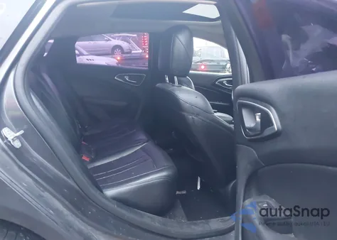 2015 Chrysler 200 C z USA, uszkodzony, nr VIN 1C3CCCCG0FN513912